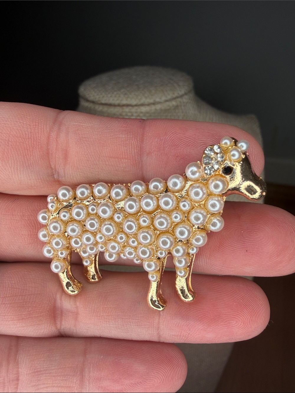 Goldtone Pearl Sheep Brooch - Decorative Pet-Themed Pin